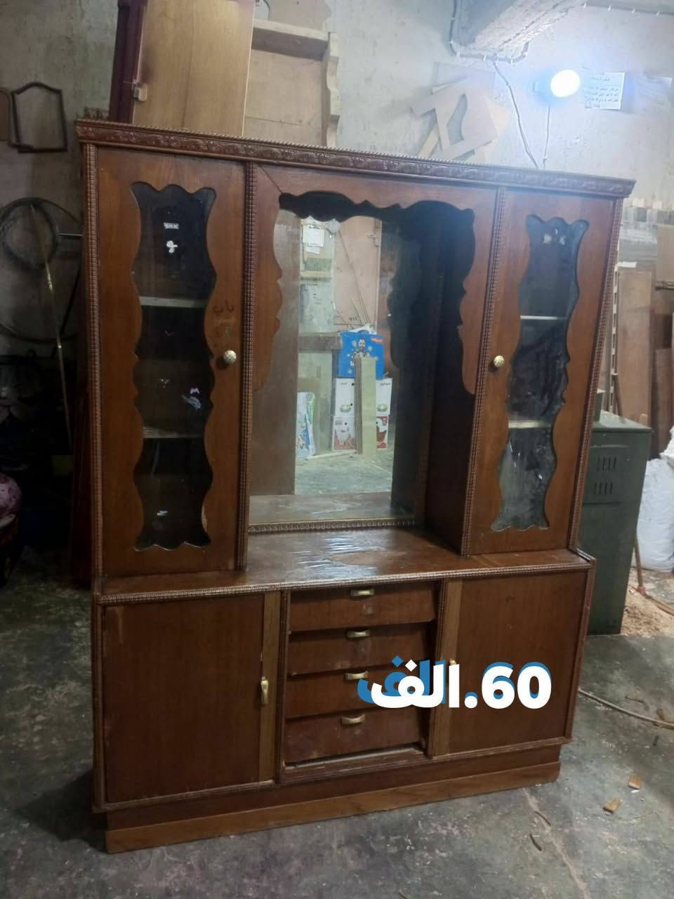 بسم الله.. على بركة الله... 
معرض الخطاب حديثه الحي العسكري مقابل جامع عبد اللطيف حامد... ***********.//***********

نص مكتوب في الصور:
- 4. ابواب
- 250. الف
- قنفتين كبيره وكرسيين 85.. الف
- 65 . الف
- 60.الف