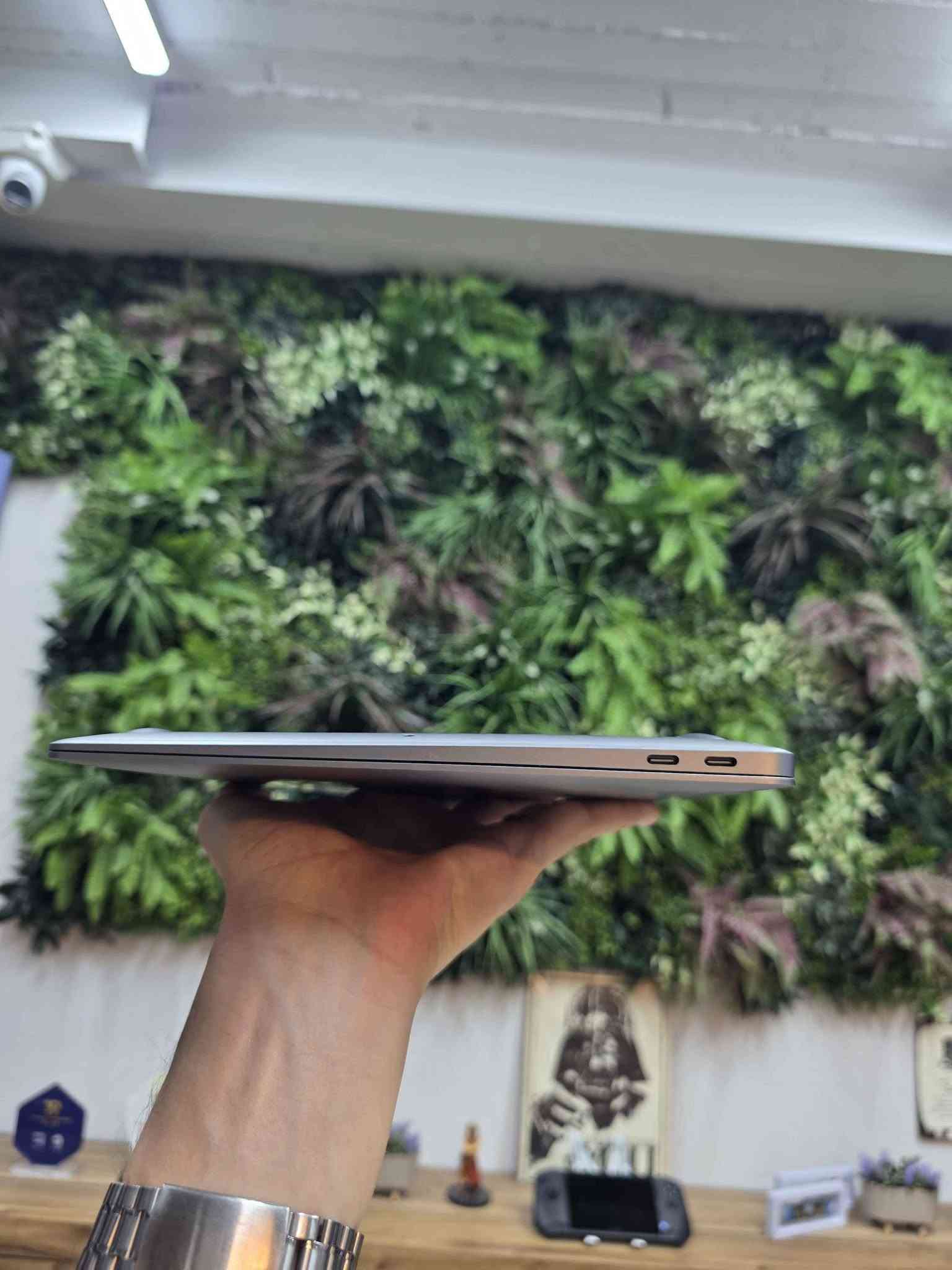 Likely new used macbook air m1 with box and original charger

Chip: M1 8core
Ram: 8gb
Storage: 256gb
Gpu: M1 7 Core

لاپتۆپی ماکبووک ئێرM1
 زۆر خاوێن و بێکێشە 
کارتۆن و شاحینەی خۆی لەگەڵە
پاتری 94%

لابتوب ماك بوك اير M1 
نظافة جدا عالية 
كرتونة و شاحن بلادي موجود أربيل, العراق
