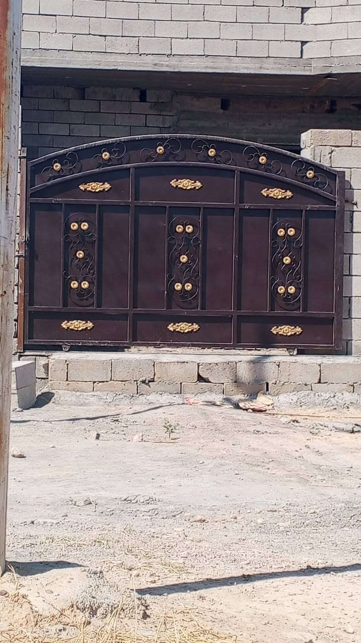 هيكل للبيع في الفرسان قرب الملعب الخماسي مساحة 150متر مأسس بيه مي مجاري كامل ملبوخ من الخارج السعر 21بيه مجال الاستفسار الاتصال على رقم ***********
