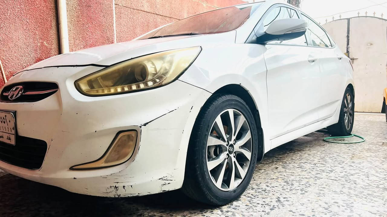 أكسنت خليجي موديل 16 فول ماعدا البصمة   
محرك 1600 دوش
قطرتين 
كير أوتوماتيك  ( AT )
5 ويل كب 16
4 دسك تحكم ستيرن فتحة سقف اشاير مري لايت عدسة 
لد حاجب
ماشية 145 km
محرك و كير بلادي غير مفتوح 
تبريد ع وضع الشركة 
بيها طخة بسيطه بالباب الخلفي باقي ع وضعها موضحة بالصور 
 جاهزة نواقصها بسيطه لعدم التفرغ
السيارة خليجي بدون حادث بدون تبديل بدون دواخل 
بيها رشات صبغ فقط بدون حار وبدون بارد 
رقم بغداد بأسمي تحويل ثاني يوم 
السعر  78 مستعجل ع البيع 
***********
