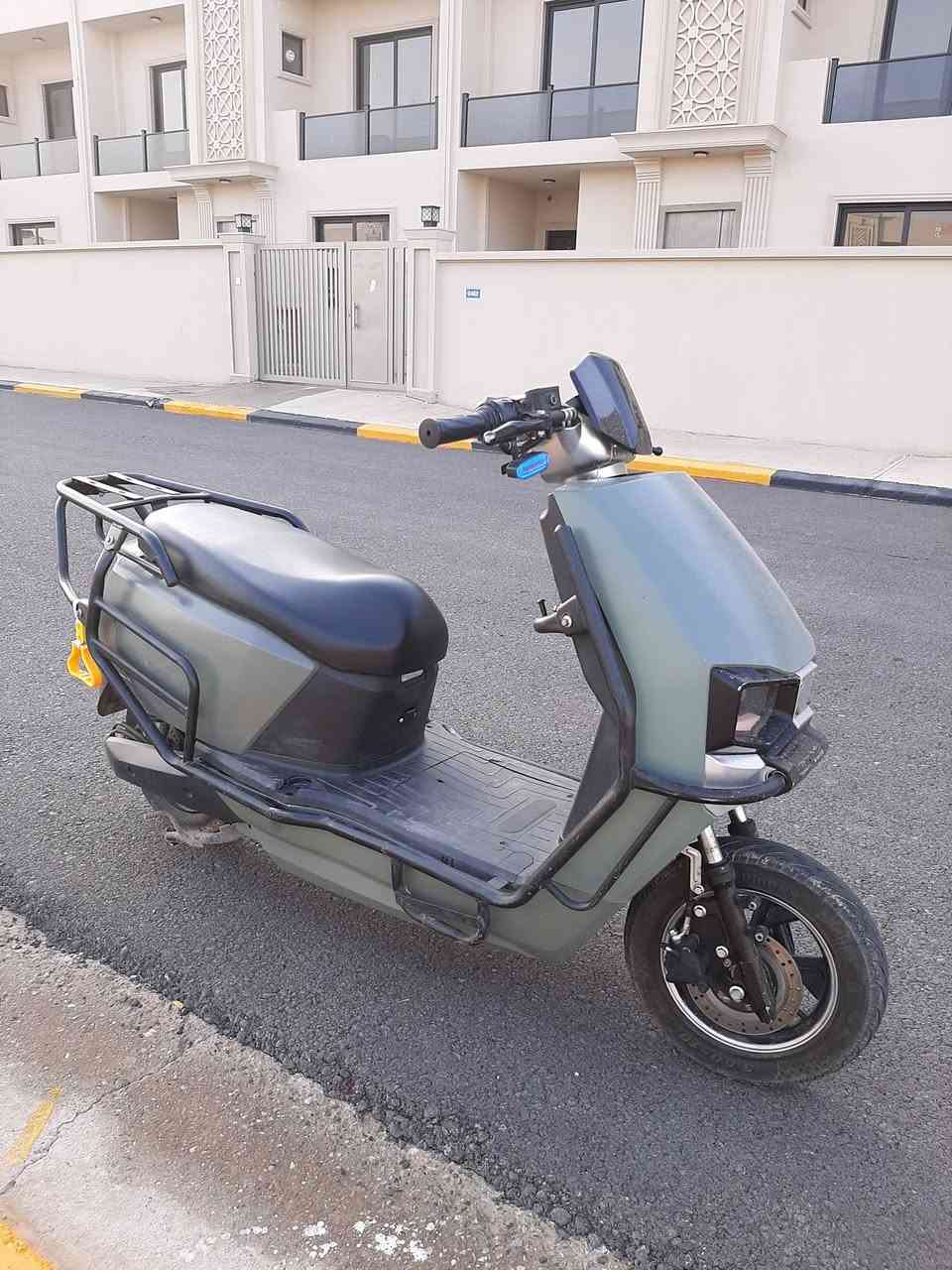 ماطور شحن • ٦ بطاريات • ٥ شغّالة