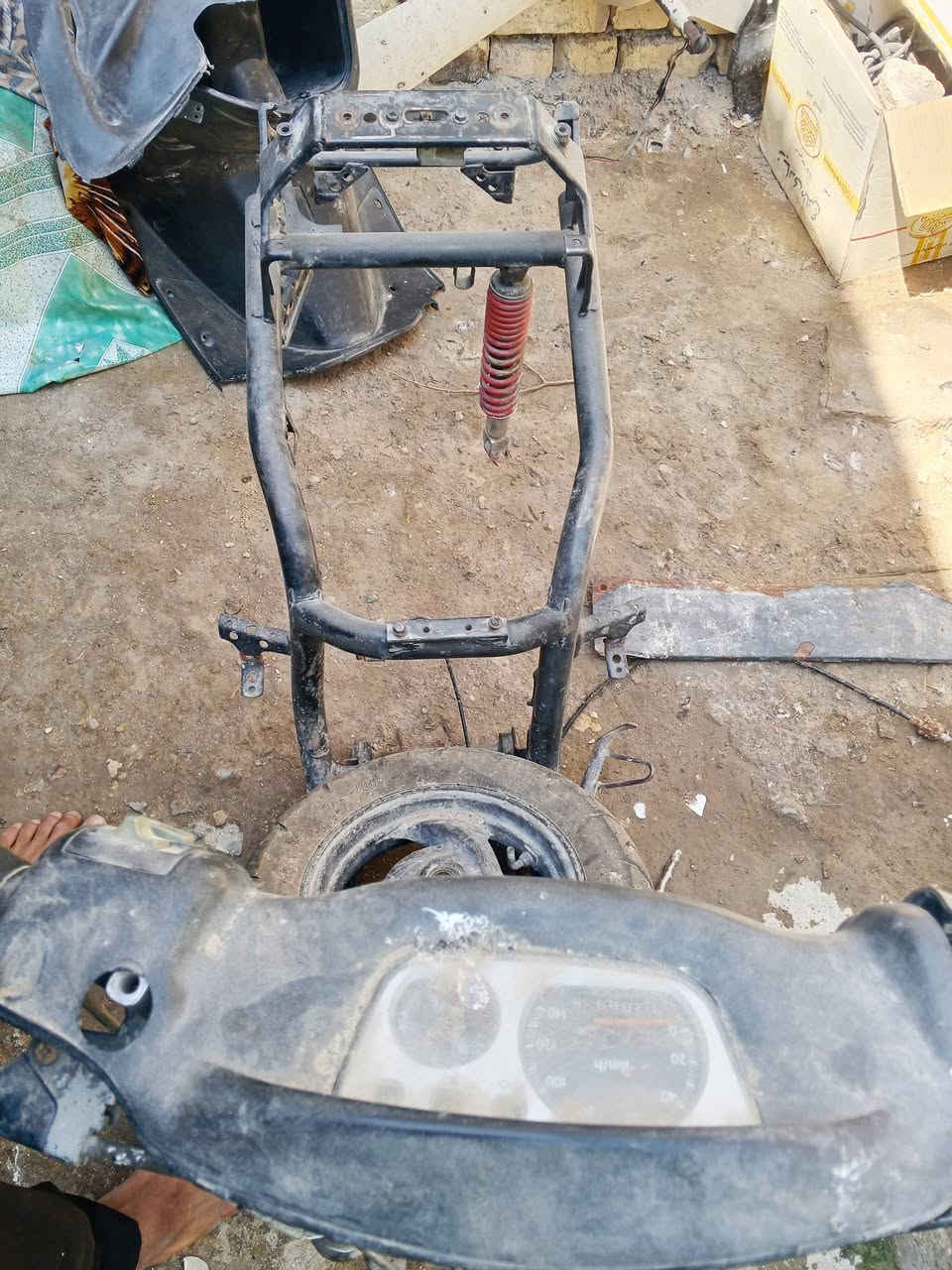 سلام عليكم شاصي فراشه نثيه للبيع غراضه كامله شاصي بي تانكي وضفيره وجوزه ودبلات وتاير وشيال وجك  كامل عوزه شي قليل وابيعه جوه السوك للن مستعجل على بيعتهه لاتصال ***********الخاص مفتوح مكاني شاميه
