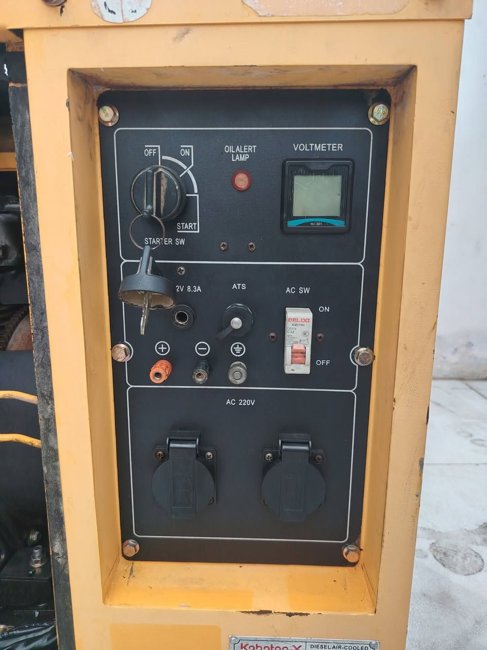 للبيع مولدة كاز كاتم كابوتا الاصلي الاصلي  المولدة بلادية
30 امبير        KV 7.5 
المولدة بلادية ونضيفة على وضع الشركة اصراف ماكو
استخدام قليل عند الحاجة فقط المولدة مامتعوبة 
السعر ٩٥٠ الف المكان نجف استفسار اتصال ***********
