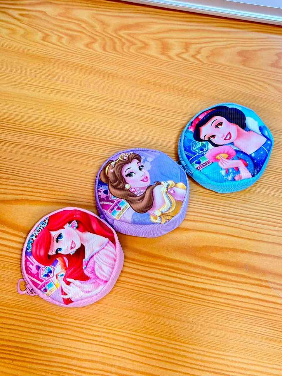 ✨👑 محفظة الأميرات وصلت! 👑✨

لكل البنات اللي يحبّن التفاصيل الحلوة 💕🎀
محفظة بتصاميم أميرات جميلة وألوان ناعمة، وتجمع بين الشكل الكيوت والعملية 🌸

💖 تصميم أنيق وجذاب
📚 مناسبة للمدرسة والدراسة
✏️ مساحة عملية لحفظ الأقلام والأدوات
🎀 متوفرة بعدة ألوان وتصاميم

✨ اختاري اللون والشخصية اللي تحبيها وخلي أدواتج المدرسية أحلى! 💕

📍 مكتبة الامتياز
📍 الحلة - شارع 60 - داخل فرع مرطبات كوكيز
📞 ***********
🚚 التوصيل متوفر

#مكتبة_الامتياز #محافظ #قرطاسية #مستلزمات_مدرسية #الحلة

