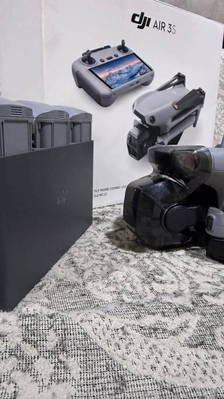 درون dji Air 3s نظافة فول الفول استخدام جدًا جدًا جدًا قليل
كامل ملحقات 
السعر 
مليونين 
للتواصل 
***********
