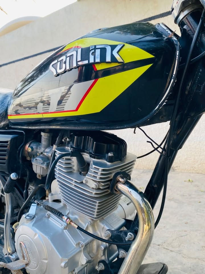 للبيع دراجة سيفان موديل 2024 مكفولة محرك 200 لوك على وضع الشركة كهربائيات كلها شغالة اوراق موجودة تايرات بعدهن جدد مكاني ديالى /الخالص 
السعر 650 الف وبيها مجال قليل للاتصال ***********
