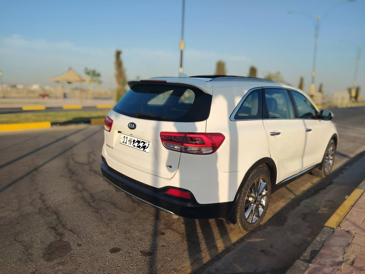السعر 195 ورقه وبيها مجال للشراي 
وارد خليجي
السياره كير محرك بحالة الوكالة
وبيها حساسات360
بصمه 
6 سلندر 
7راكب 
مري كهربائية
صندوق كهربائي
التبريد بوضع الشركه
وبيها بعد مواصفات 
السياره ماشيه 100 
للمراسله *********** واتساب فقط
الموقع الموصل والرقم بغداد والرقم مميز
