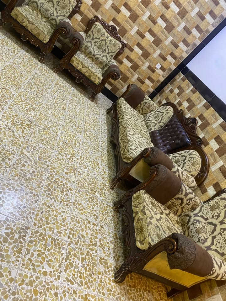 اعادة النشر بسبب الوعود الكاذبه والي يحجز ومايجي
قنفات للبيع 10نفرات  6 قطع  ثنين كبار وأربعه نفريات 

السعر  150 وبيهم مجال بسيط للشاري 

بيهم كسر بل وسط بلقنفة الكبيره ما مأثر عل كعده ابدا 

الرقم  ***********
العنوان حي الفلاح 

رجاءً الي مو شاري لايتصل و لا. يراسل
