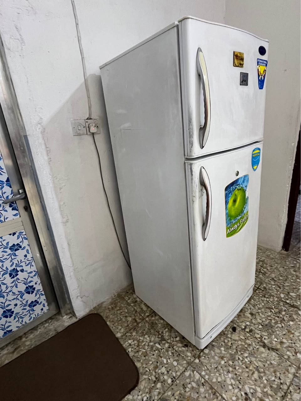 ثلاجه كونكورد نضيفه طولها ١٥٠ شغاله وعلى الفحص سعرها 160 وبيه مجال المكان نهايه الشعله منطقه الدهله *********** بغداد, العراق
