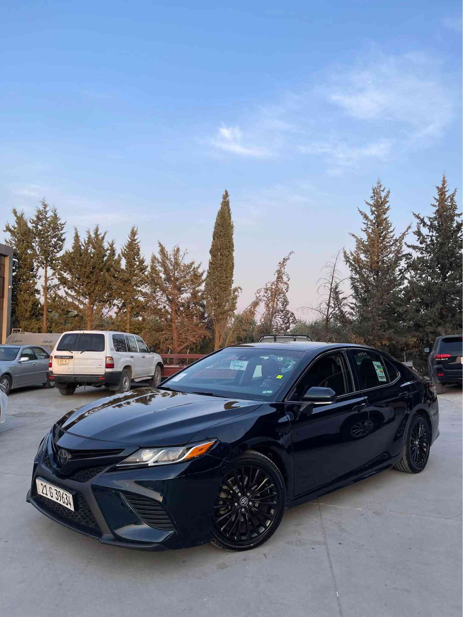 یۆتا کامری ٢٠٢٠ (Toyota Camry 2020 SE)
 مۆدێل: ٢٠٢٠
 مواسەفات: SE
 بۆیاخ: یەک پارچە و نیو بۆیاخە (بەپێی پشکنینی سۆنەر)
 ئێرباگ: بە شەرت هیچ ئێرباگێکی نەتەقیوە (سەلیم)
 گێر و مەکینە: بە شەرت
 سەنەوی: تازەیە
 ڕۆشتن: ١٢٥ هەزار
 باری گشتی: زۆر خاوێنە و ڕەسمی سۆنەری دانراوە 
 سعر: ١٥٥ وەرەقە (١٥,٥٠٠$)
 ژمارەی پەیوەندی: *********** (ڤایبەر و وەتسئەپی لەسەرە)

4T 1M11AK6LU393760 رەقەمی شانسی 

الإعلان باللغة العربية:
تويوتا كامري ٢٠٢٠ (Toyota Camry 2020 SE)
 الموديل: ٢٠٢٠
 المواصفات: SE
 الصبغ: قطعة ونصف صبغ (حسب تقرير السونار المرفق)
 الإيرباك: بشرط سليمة بالكامل (لم يتفجر أي إيرباگ)
 القير والمحرك: بشرط وشرط الفحص
 السنوية: جديدة
 المسافة المقطوعة: ١٢٥ ألف
 الحالة العامة: سيارة نظيفة جداً
 السعر: ١٥٥ ورقة (١٥,٥٠٠ دولار)
 رقم التواصل: *********** (متوفر فايبر وواتساب) السليمانية, العراق
