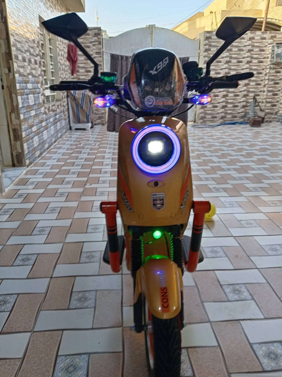 السلام عليكم دراجه للبيع شحن للبيع X900 ٥بطاريه السعر ٥٥٠ وبيه مجال الملف 2000 التوصل على الرقم *********** العنوان صلاح الدين بلد
