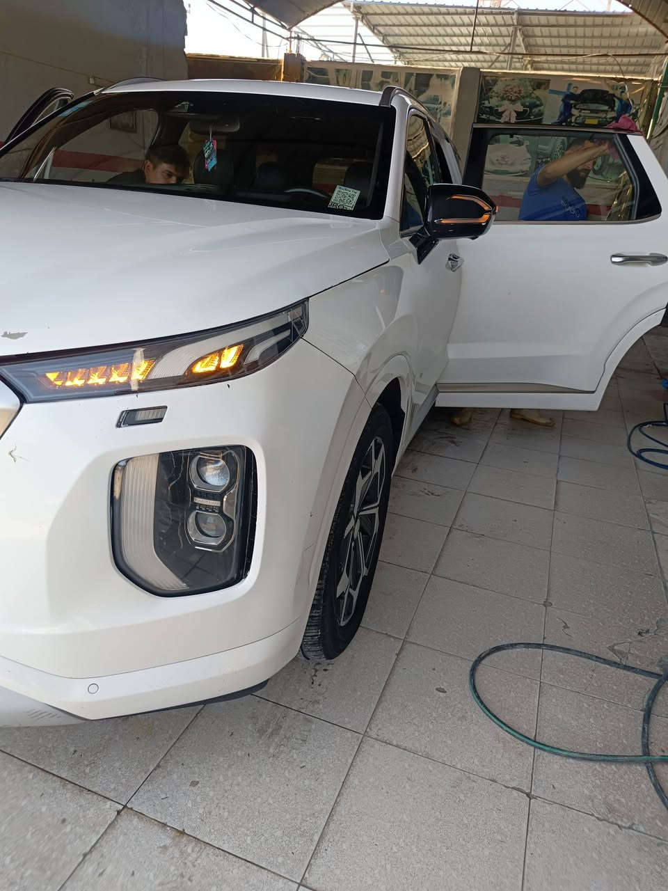 السلام عليكم بلسايد 2022 فول 1/1 اعلى فئه بلسايد محرك 6V   3.8L
الموصفات:
فتحه سقف 
بصمه تشغيل +بصمه ابواب +تشغيل عن بعد 
رادارات اماميه خلفيه و جانبيه  
اربع كامرات 360درجه 
كشنات vib منفصل وبعد بيه هواي مواصفات  
الاتصال الاستفسار 
***********
