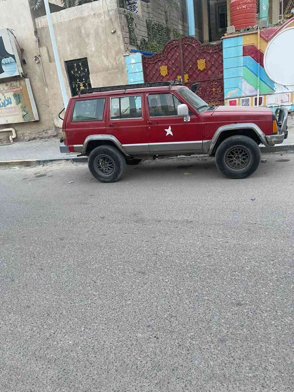 جيب شيروكي موديل 1993 كير ومكينه 3000 ففتي مكفولات حداده 80% رقم نكليزي سنويه 30 مكانه البصره الزبير راعيه يمي البصره سعره 32 وبيه مجال  ستفسار ***********
