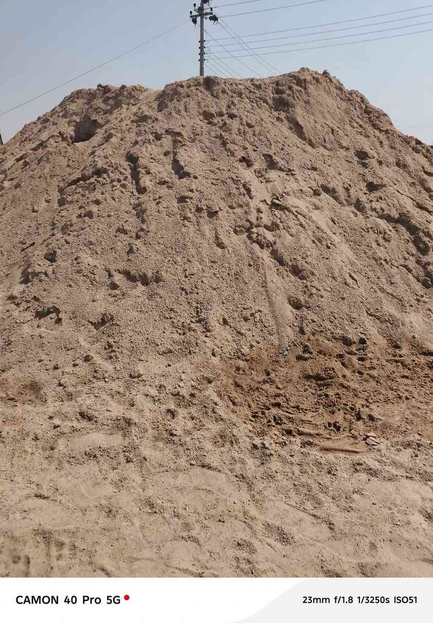 سكلة سيد جعفر العوادي 
بالكرادي على شارع صب مقابيل حجر صحي 
رمل زبير شرط🛻30           تك 140
رمل مغربل 🛻48              تك 190
حصو 🛻43                       تك 170
بحص🛻 43                      تك 170
سبيس🛻 35                    تك155
***********
