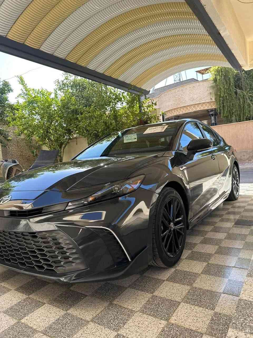 ♻️ تويوتا كامري se   2025 ♻️black
‏♻️ Toyota Camre   HEV 2025 ♻️هايبرد

 🌈لون السياره :(سمنتي )مميز اللون الجديد 🩶

❤️سياره جديده مال جنايه بدون اي مصرف

🚘عداد المسافه:40,000 km

🚘 بلد المنشأ : اليابان 🇯🇵 وارد امريكي 🇺🇸

🚘 سعة المحرك 2,5L هجين انسى شي اسمه صرف بانزين

🚘 مقاعد جلد لون رصاصي

🚘 عدد 12 AIR BAG

🚘شاحن موبايل اصلي (وايرلس)

🚘رادارات جانبيه وخلفيه واماميه

🚘 مقعد السائق تحكم كهربائيه

🚘 لد امامي ليلي ونهاري

🚘 لايت زينون LED + بك لايت LED

🚘  اشاره مرايه 

🚘 ويل كب 19 black

🚘 مفتاح التشغيل بصمة + دخول ذكي +صندوك بصمه

🚘 شاشة + كاميرا دوارة اصلية

🚘 أوضاع القيادة  Drive Mode

🚘 حساسات ضغط اطارات

🚘 تبريد شاشة مناخين منفصلين 

🚘 قطعتين تبريد

🚘 هاند بريك كهرباء 

🚘كروس سرعه

🚘‏ Auto Hold  أوتو هولد 🚘

🚘انظمه القياده :سبورت ،نورمال،eco

🏁ملاحظه /ضرر السياره فقط باب السائق مبدل جديد👍

عنوان السياره📍.. الأنبار / الفلوجة

للاستفسار يرجى الاتصال على الرقم الاتي ☎️ 

  ☎️. واتساب ***********

🔴🔴السعر /237$ وبيهة مجال للشراي
