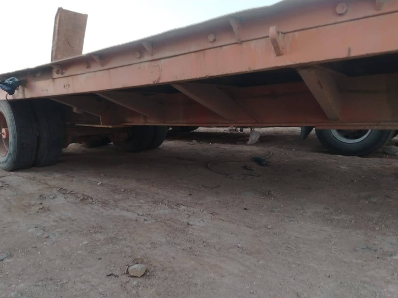 سلام عليكم عربانه لودر لبيع السعر ٣٨ وبيه مجال مكان العماره ***********
