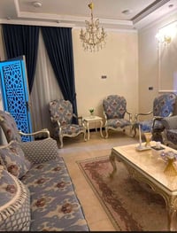 ٤ كراسي • قنفتين