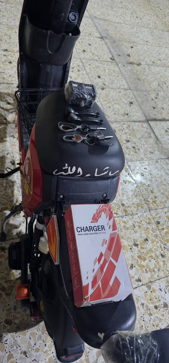 السلام عليكم دراجه شحن R9للبيع
سعر 400الف بيه مجال
مكان بصره شط العرب جزيره سوك باب الهوه
رقم‭***********
