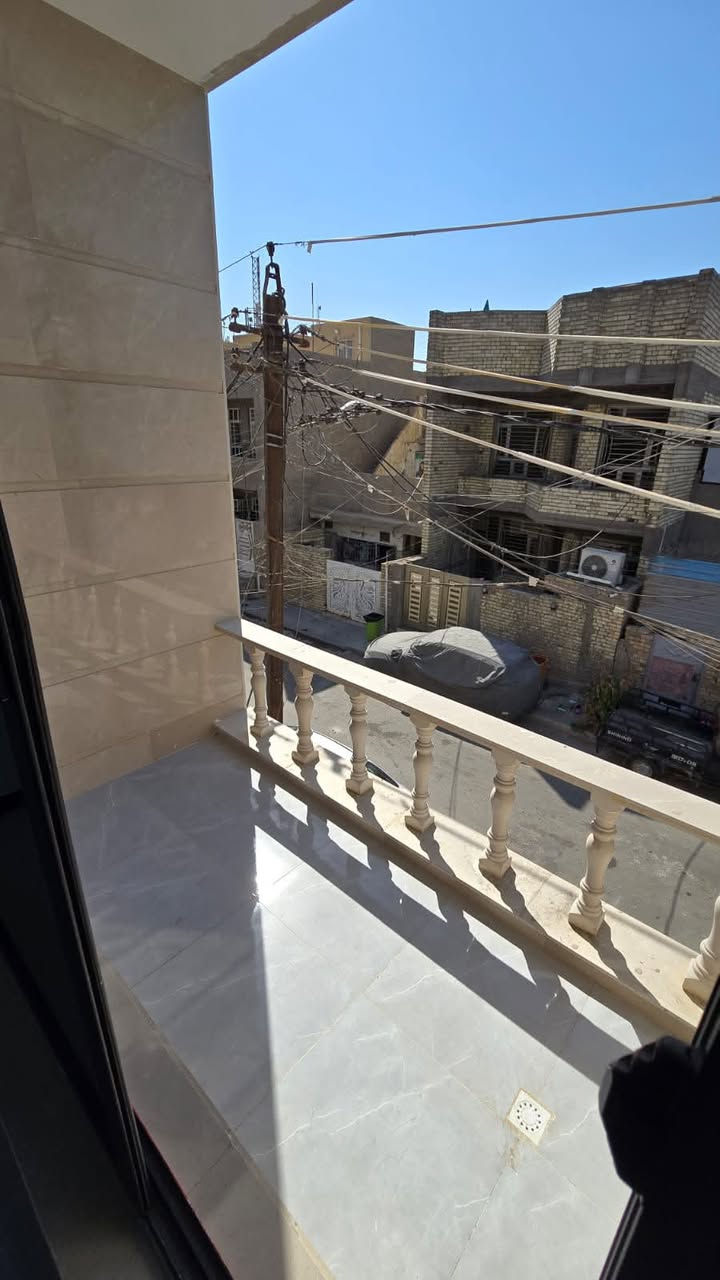 🏡 دار للبيع | حي البنوك – الضباط

🔥 فرصة مميزة لامتلاك دار ديلوكس زيرو وغير مسكون

📐 المساحة: 100 م²
📏 الواجهة: 5 م
📏 النزال: 20 م
🏗️ بناء 2026 – فول درجة أولى
✨ زيرو | غير مسكون | ديلوكس

🔹 تفاصيل الدار:
• مدخلين
• استقبال أنيق
• مطبخ حار وبارد
• 3 غرف نوم ماستر
• تشطيبات راقية وعصرية
• جاهزة للسكن
• حولي خدمات
• موقع مميز جداً

📍 العنوان: حي البنوك – الضباط

💰 السعر: مناسب

📞 للاستفسار والتفاصيل:
***********

🏢 الماس للتطوير العقاري

نص مكتوب في الصور:
- منطقة البنوك الماس للتطوير العقاري متخصصون في عروض منطقة البنوك والمناطق المجاورة لها عروض مميزة لا تفوت الفرصة دور سكنية ايجارات وبيع فرص استثمارية مواقع مميزة خدمات متكاملة أمان وموثوقية *********** تواصل معنا الآن عقارك .. استثمار لمستقبلك