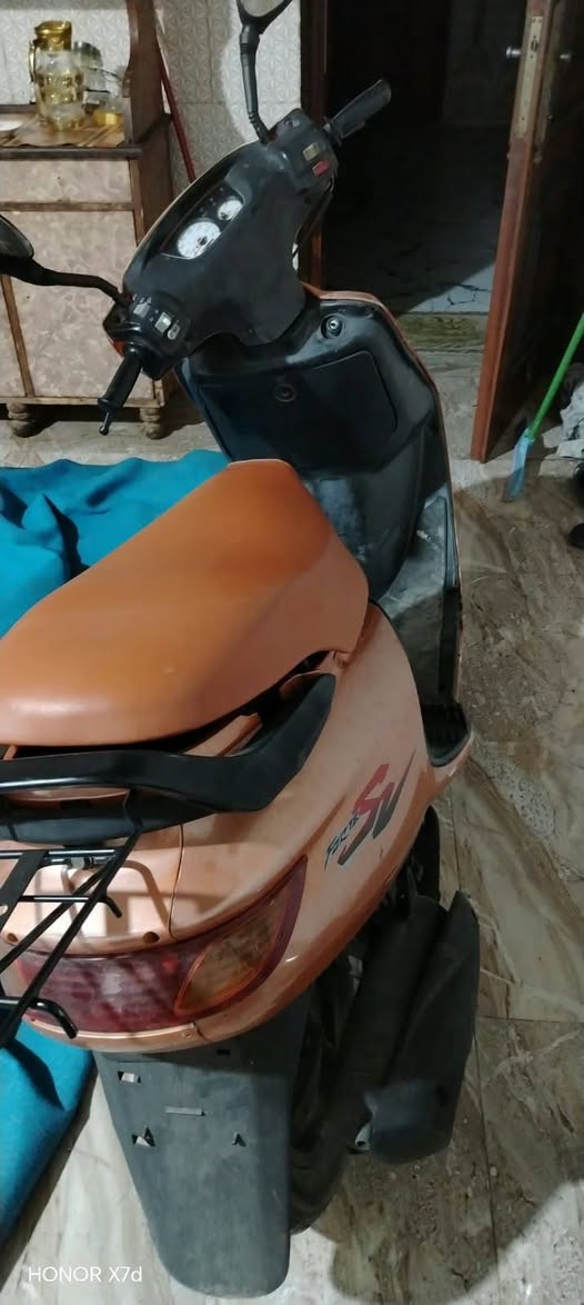 السلام عليكم فراشة للبيت ست اشهر من نازلة من الرمبة اول فتحة للمكينة صارلها اسبوع مجفتة الدراجة تخبل كهربائيات كلها كاملة لايت اشاير بكلايت كلشي شغال سلف هندر مكينة ناعمة عينة شغالة كيج بانزين وكيلو متر سعرها 
450وبيها مجال قليل

*********** بي واتساب وبي اتصال اهل التعليقات ماارد عليكم
