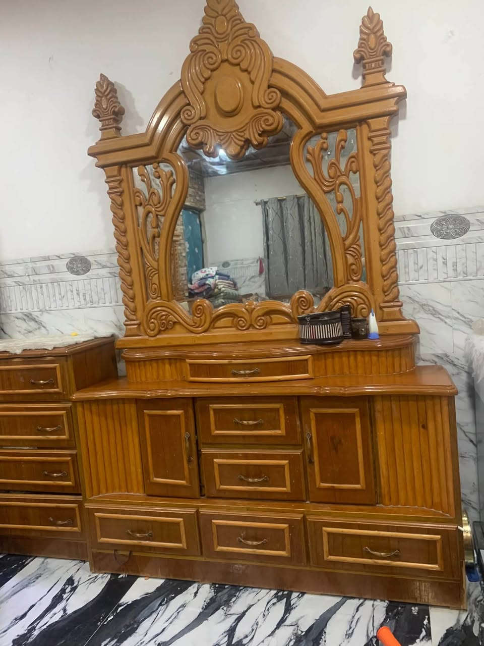 غرفة نوم خشب للبيع 
سعر مليون وبيها مجال جيتك 
*********** موصل
