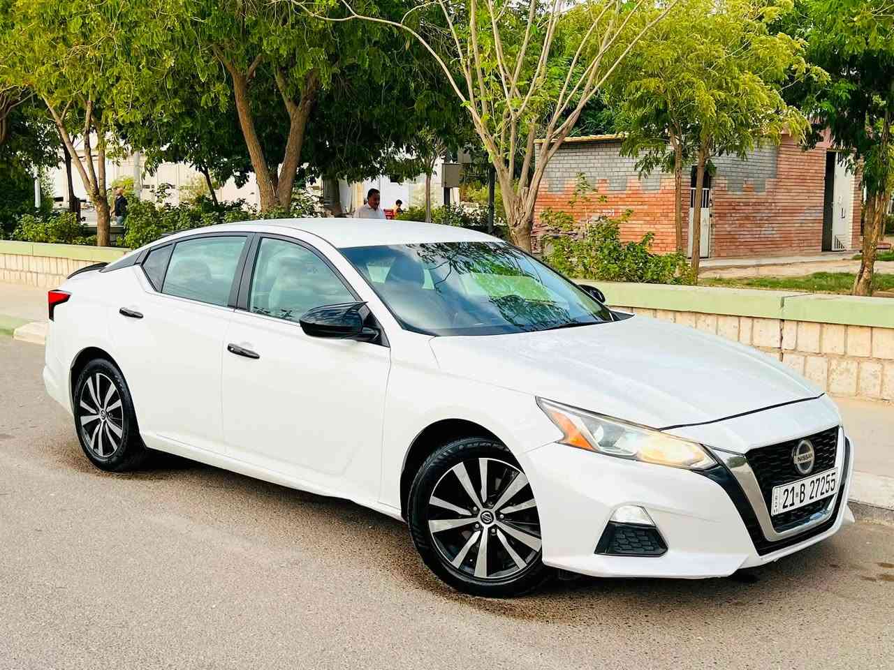 السلام عليكم
🚗 للبيع | نيسان التيما 2020 S 

✔️ الموديل: 2020
✔️ الفئة: S

المواصفات:

- محرك 4 سلندر 2.5 لتر اقتصادي وقوي
- ناقل حركة أوتوماتيك CVT
- تشغيل بصمة + تشغيل عن بُعد + بصمة ابواب
- داخل كريمي المرغوب
- مقاعد كهرباء
- شاشة لمس مع Apple CarPlay وAndroid Auto
- كاميرا خلفية دوارة
- حساسات 
- رادار أمامي، تحذير الاصطدام، ومثبت سرعة ذكي تحكمات بالستيرن جهتين
- كشن كهرباء
- نظام مراقبة النقطة العمياء
- جنوط رياضية 19 إنج
- إنارة LED لايت ليد
- مكيف ممتاز منفصل تبريد ثلج 
- مانع انزلاق سبايدر جناح خلفي

حالة السيارة:
✅ الضرر ربع بونيد صبغ + باب مبدل بلاد نفس اللون  بدون أي ضرر بالداخل بيها بارد بسيط بالقمارة اثر التحميل مايبين بالعين المجردة فقط بالسونار صور السونار والضرر بالمنشور
✅ رقم سليمانية الجديد 
✅ السيارة نظيفة جداً وجاهزة للاستخدام بدون اي مصرف ممشى السيارة 93 ميل گير ومكينة وكهربائيات كلها بشرط وين ميعجبك افحص 
ملاحظة عندي فيديو كامل للسيارة اللي يحب ادزلهيا عالخاص

📍 الموقع: قضاء كلار تابع لسليمانية
💰 السعر المطلوب 137 وبيها مجال بسيط 
📞للاستفسار الاتصال عالرقم ***********

