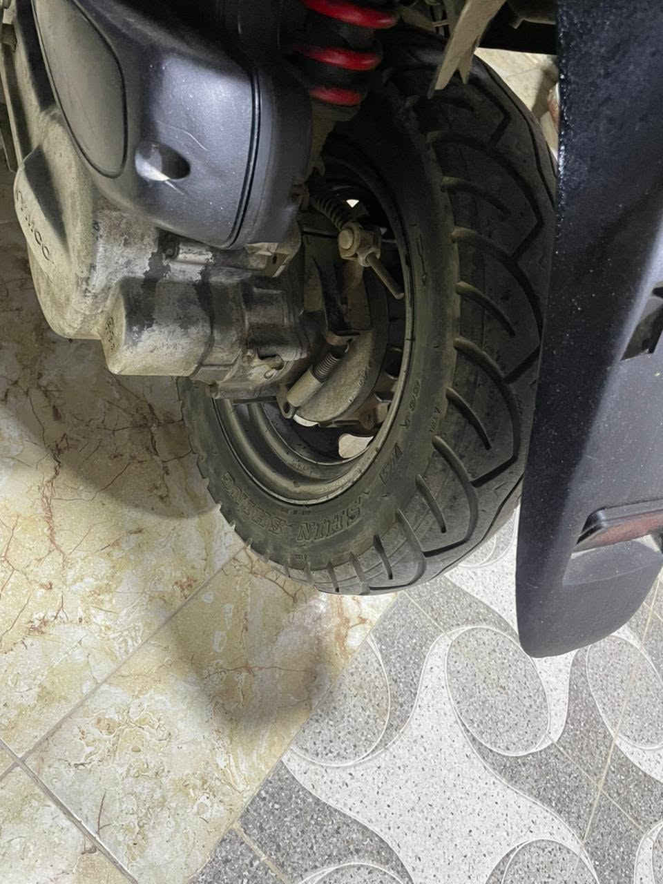 🛵🔥 للبيع سكوتر أوتوماتيك – فرصة لأهل المشاوير
دراجة سكوتر أوتوماتيك عملية ومناسبة للدوام والمشاوير اليومية، وسهلة بالسياقة والاستخدام.

💰 السعر: 250 ألف دينار فقط
 قابل للتفاوض 
📍 الموقع: [الرمادي جويبه]
📞 للتواصل: [***********]
