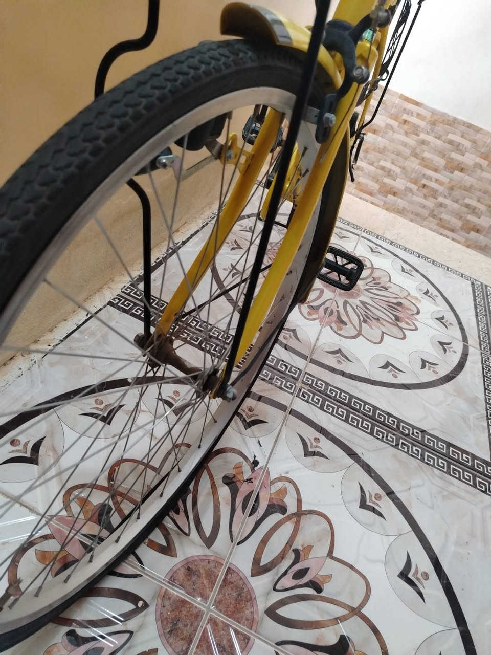 🚲 للبيع باسكل بحالة كلش ممتازة 💛
🔸 اللون: أصفر

🔸 الحالة: جديد تقريباً

🔸 الاستخدام: استخدمته بس للدوام ورجعت بيه، يعني استخدام خفيف جداً نجحت للسادس والمدرسة الجديدة بعيدة، فما عاد أحتاجه.

والله شاريه جديد وما مستخدم استخدام قوي، والباسكل نظيف ومحافظ عليه كلش.

💰 السعر: [خاص} 

📍 المكان: النجف حي المهدسين

📩 مراسلة خاص على هذا رقم واتساب ***********
