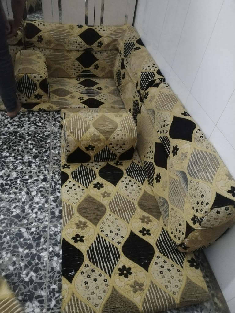 جلسه سعوديه الاصليه حبيبات مضغوطه وجهين نضيفه 12 متر سعر 170 المكان مجمع الاميرات لاتصال *********** النجف, العراق
