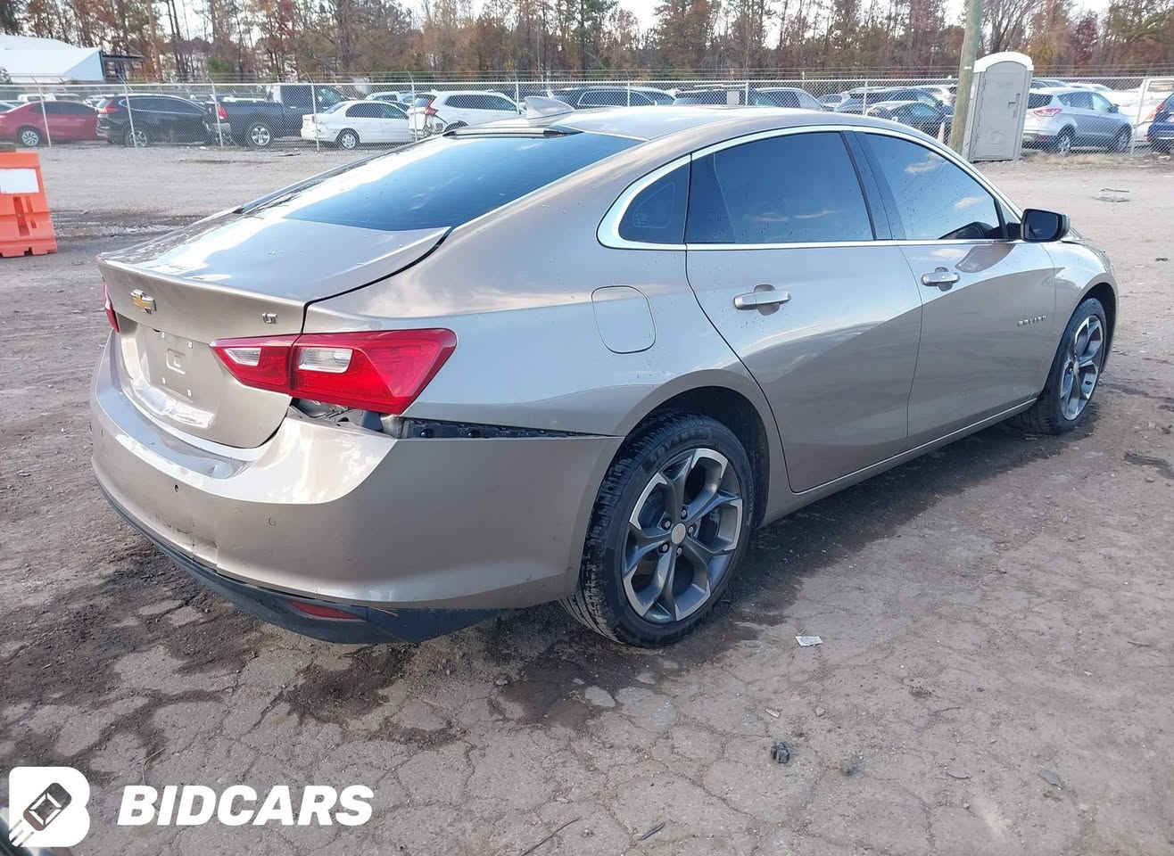 سلام عليكم للبيع ماليبو موديل ٢٠٢٤ مواصفات LT2 بانوراما ماشية ٥٤ميل بدون سبغ بدون دواخل فقط ٢ مكان رسعة  
مواصفات ويل كروم بانوراما،تبريد قطعتين،رادار ، كشن هيتر ،كهربايي و بعد هواي مواصفات 
رقم كاتي ٢ شهر باقي للرقم 
سعر ١٢٣
مكان اربيل حي فرمانبران 
***********

نص مكتوب في الصور:
- BIDCARS