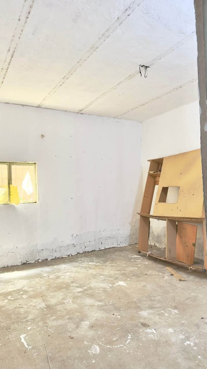 بيت للأيجار في الاصمعي الجديد
لبيت حواسم ببو غرفه كامل صاله ومطبخ وغرفتين وصحيات وكهربائيات وماي ولبيت جبير سعر: 250 بي مجال بسيط 
رقم واتساب:***********
