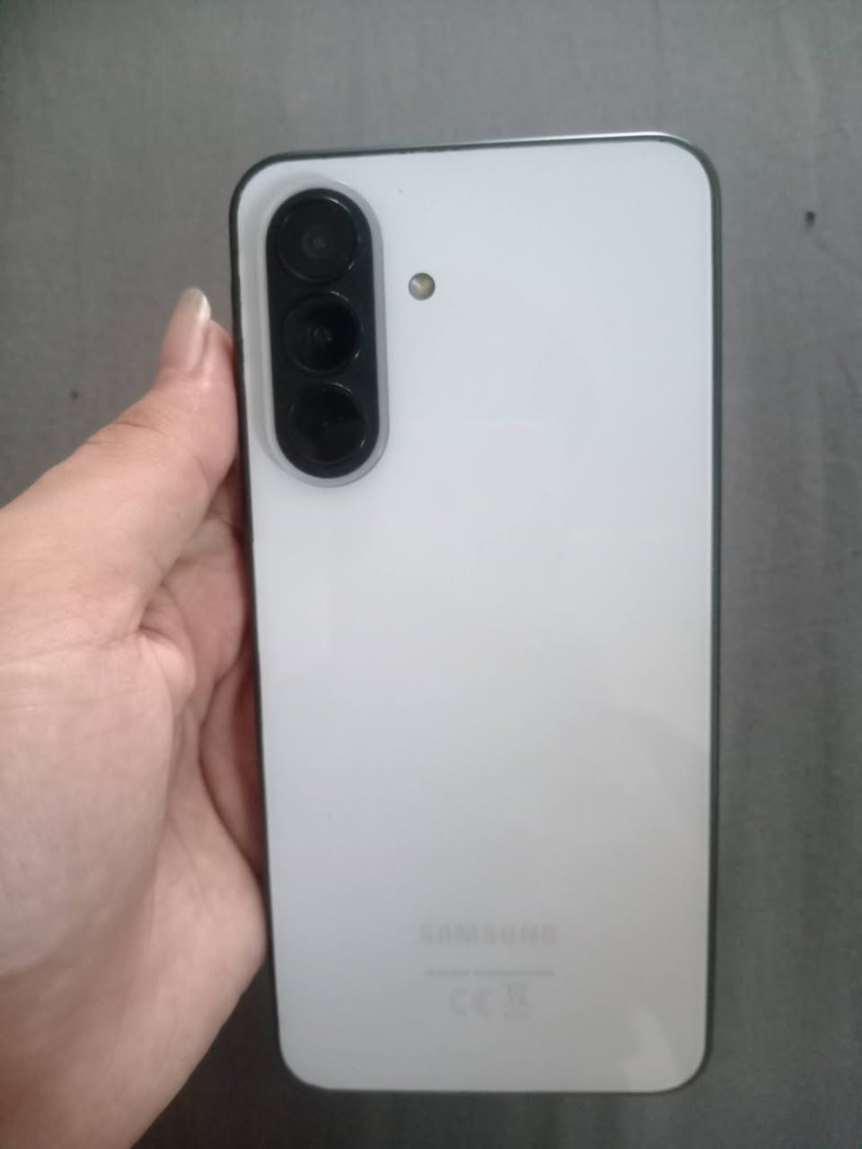 a37 g5 فول نضيف بس سماعه خرجيه عطل ذاكر 256
سعر 250الف تواصل واتساب ***********
