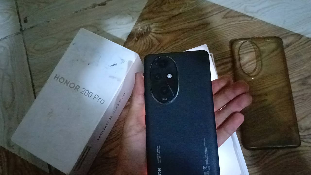 شباب عندي هاذه جهاز هونر 200 برو Honor 200 Pro للبيع 📱الحالة جهاز أخو الجديد، سم شحط مابي، وسم كسر وزلغ مابي (كلش دوم بحالة الوكالة).الملحقات: كارتونته وكل غراضه الأصلية ويا موجودة.الذاكرة: 512 جيجابايت.السعر المطلوب: 550 دينار(وبيه مجال بسيط للشراي المباشر .الموقع.. البصرة .. وهاذا رقمي *********** راسلوني عل واتساب

