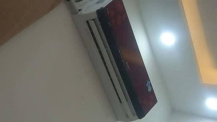 المرايات على 30
طباخ 100
سبلت 350
دوشك 450

المجمده350
طبله 100

نص مكتوب في الصور:
- 120 الف
- 30
- بطانية 50