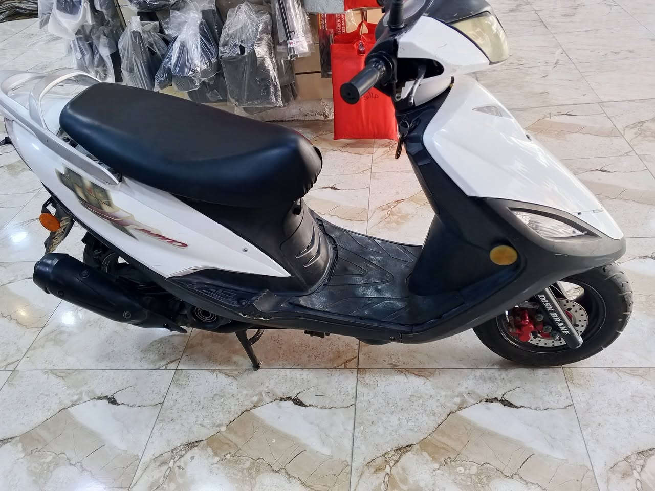 سلام عليكم من رخصت الادمن 
دراجه يمها مال رمبه 
جديده نضافه فول 
كهربائيات شغاله 
رقم صاحب دراجه ‏
‪***********‬‏
