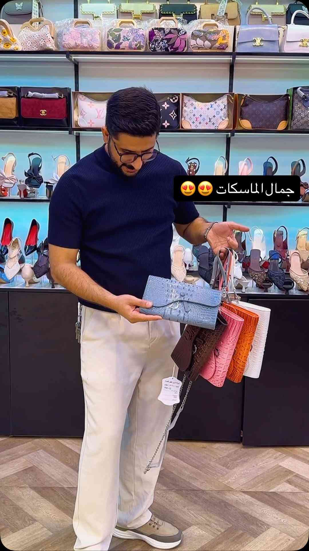

نص مكتوب في الصور:
- 😍😍 جمال الماسكات