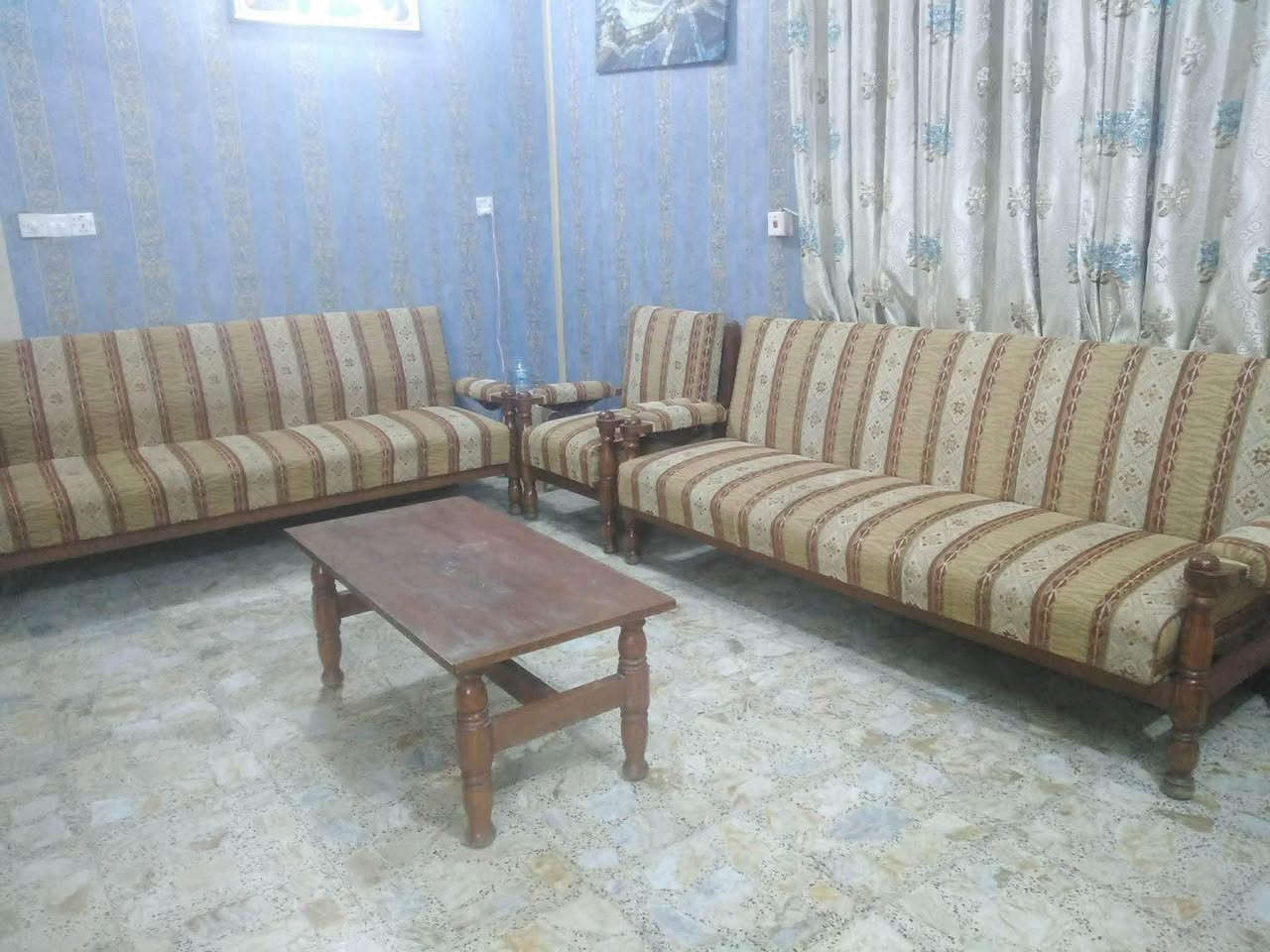 السلام عليكم تخم صاج عدد المقاعد ١٠ وياه طبله وسطيه خشب
السعر 250 وبيه مجال بسيط حك الجية 
مكاني بغداد الغزالية
للاتصال ***********
