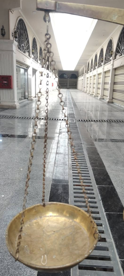 السلام عليكم
ميزان قديم اوربي على الاغلب نحاس بالكامل مختم حجم كبير  كما موضح بالصور  اكتب تم. يصلك السعر او تواصل وات ساب ***********
