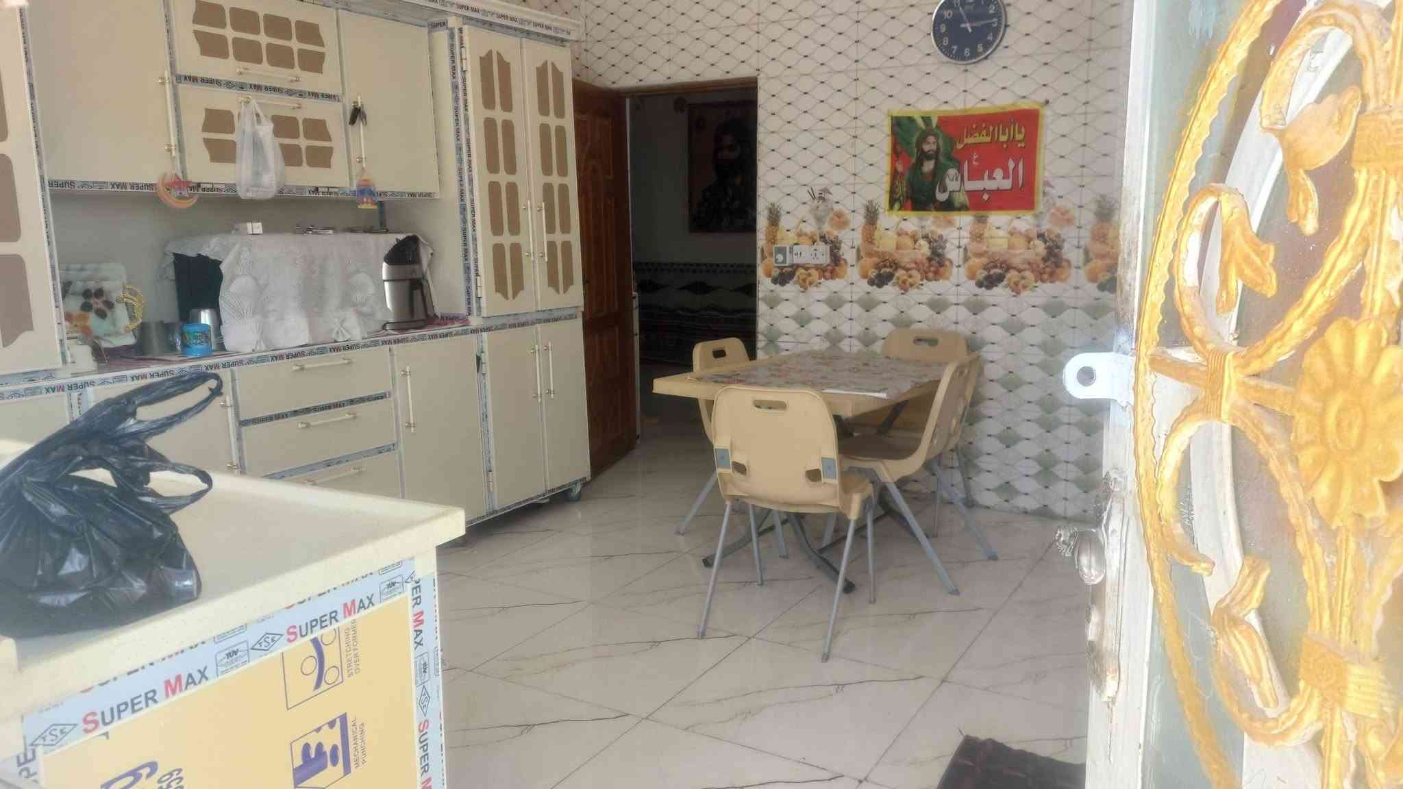 بسم لله الرحمن الرحيم
الديوانيه 
بيت طابو زراعي ال بو جاسم خلف شارع جامع الجوادين بين الحضاره وشارع الوكفه شارع المولد مال عقيل يم محل ابو ناجي . بيت طابوق من ساسه لراسه ركن المساحه ٢٥٠ 
يحتوي على ٢غرف ٥×٤ +صاله ١٠×٤ +مطبخ ٥×٤ + ستقبال ٤×٧ +صحيات داخليه وخارجيه +ممر عرض  ٢متر +منور عرض ١ متر +بيتونه ٣×٤+ سطح شتايكر جديد مال العام +ارضيت البيت بورسلاين واخيراً كهربايات البيت والماء جديد 

***********

