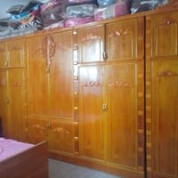 غرفة اخشاب • نظيفة • استعمال خفيف