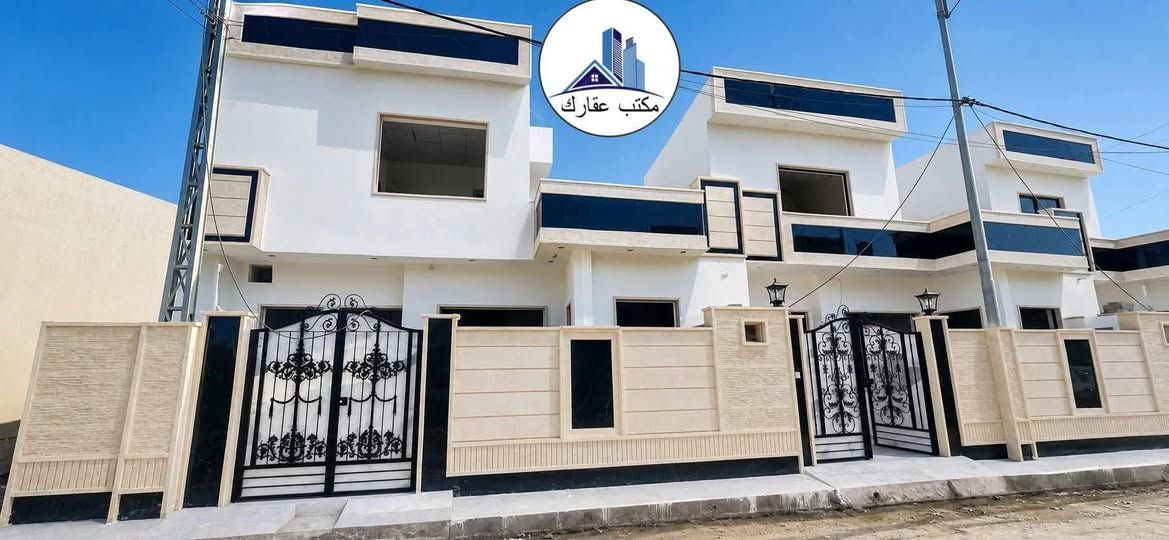 ✨ داران للبيع – حي الملايين الثانية | مجمع الملك ✨
🏠 طابق ونص – بناء 2026 – تسليم مفتاح

📐 مساحة كل بيت: 100م²
📏 الواجهات: 9م و10م
💧 ماء | ⚡ كهرباء | 🧱 تبليط
📍 المدخل مقابل مول الهيكل

تفاصيل البيت:
🔹 الطابق الأول: استقبال + مطبخ + هول + غرفة نوم
🔹 الطابق الثاني: غرفة نوم + بيتونة
🔑 تسليم مفتاح

📞 للاستفسار 
***********
***********
