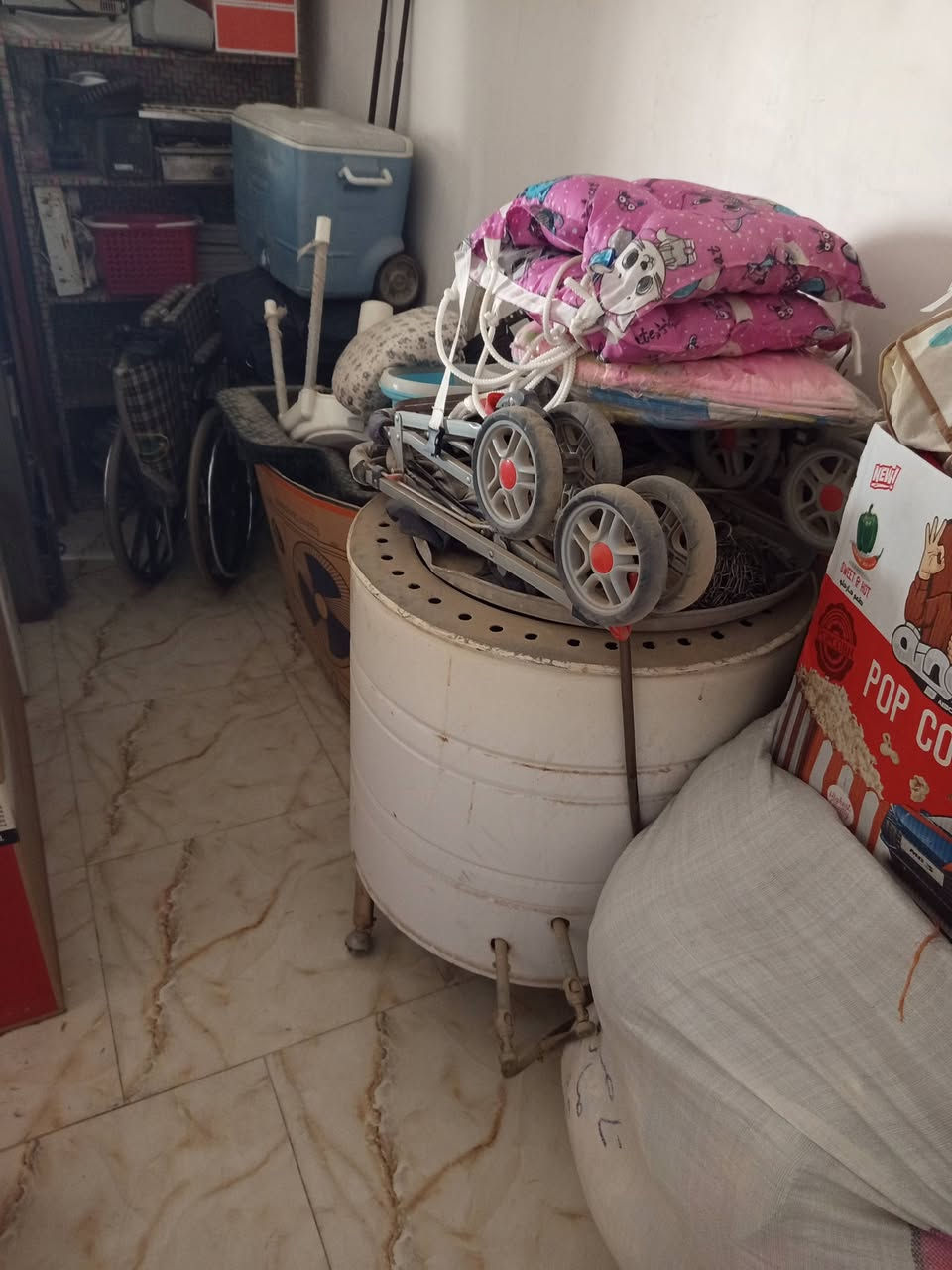 اغراض للبيع حسب مافي الصور وغيرها 
وللاستفسار*********** او من خلال المشاهده في مدينة الصدر جوار القاعة الرياضية ومقابل حسينية فدك الزهراء.
الاغراض قسم جديد وقسم مستعمل والمشاهده تلغي كل الاحتمالات
