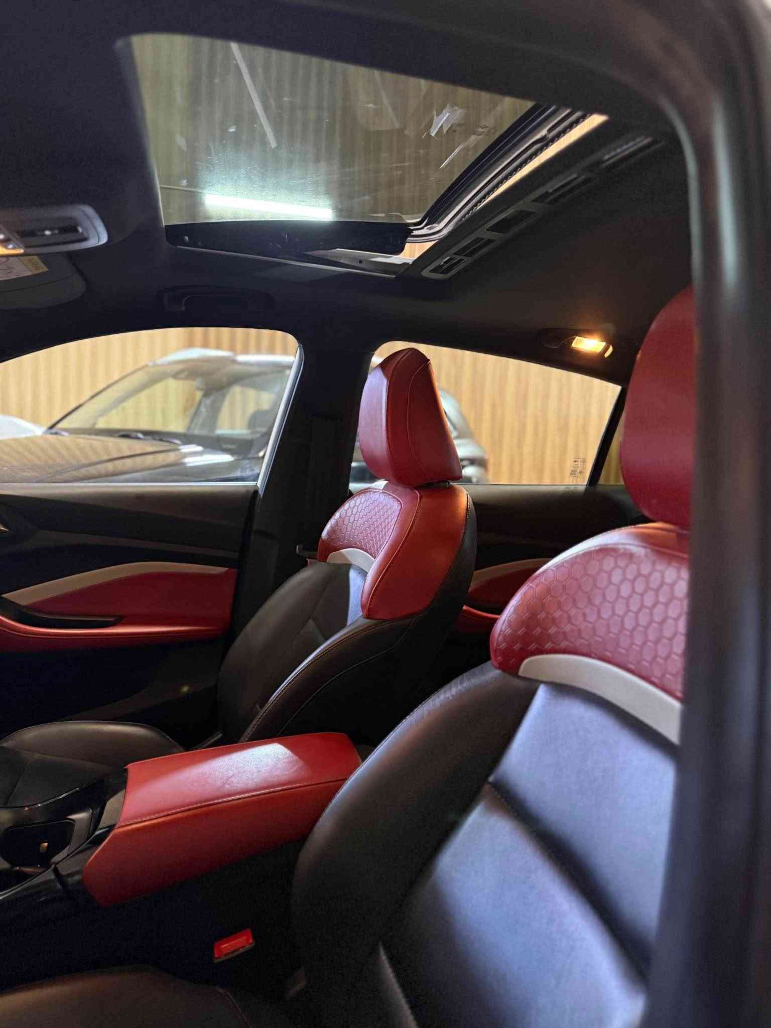 Mg gt 2022
 سفرى هةولير زةمانى شةريكةية
مكينة ١٥ توربو مكرغوبةكةية
سلايت
بسمة
كوشن جلد ناو سور
چوار كاميرة
كوشن كارةبا
رادار 
تعديت سرعة
فوليوم 
شاشة أكتيفة
١٠٦ هةزار كيلو مةتر رويشتوة زور پاكة سةنةوى و رةقةم نوية
دوو شوينى بچوكى پيدى ئارة سبوغ و تةزرة بةشةرت
گير و مةكينة بةشةرت
*********** أربيل, العراق
