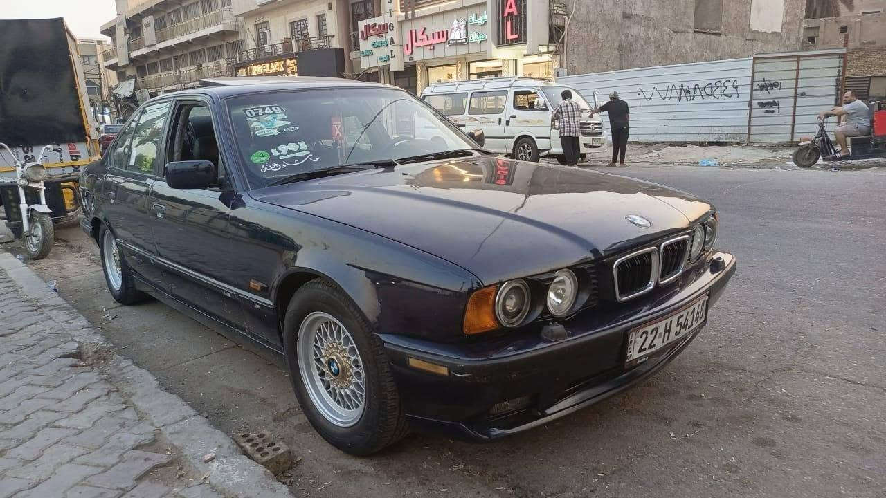 سلام عليكم بي ام 525مسكر موديل 93 رقم اربيل بسمي كير محرك صدر خير من الله سلايت شغال كشنات جلد لايت زنون سوار سنويه جديده تبريد شغال  سعر 73وبيها مجال مكاني شارع حيفا تصال  ***********
