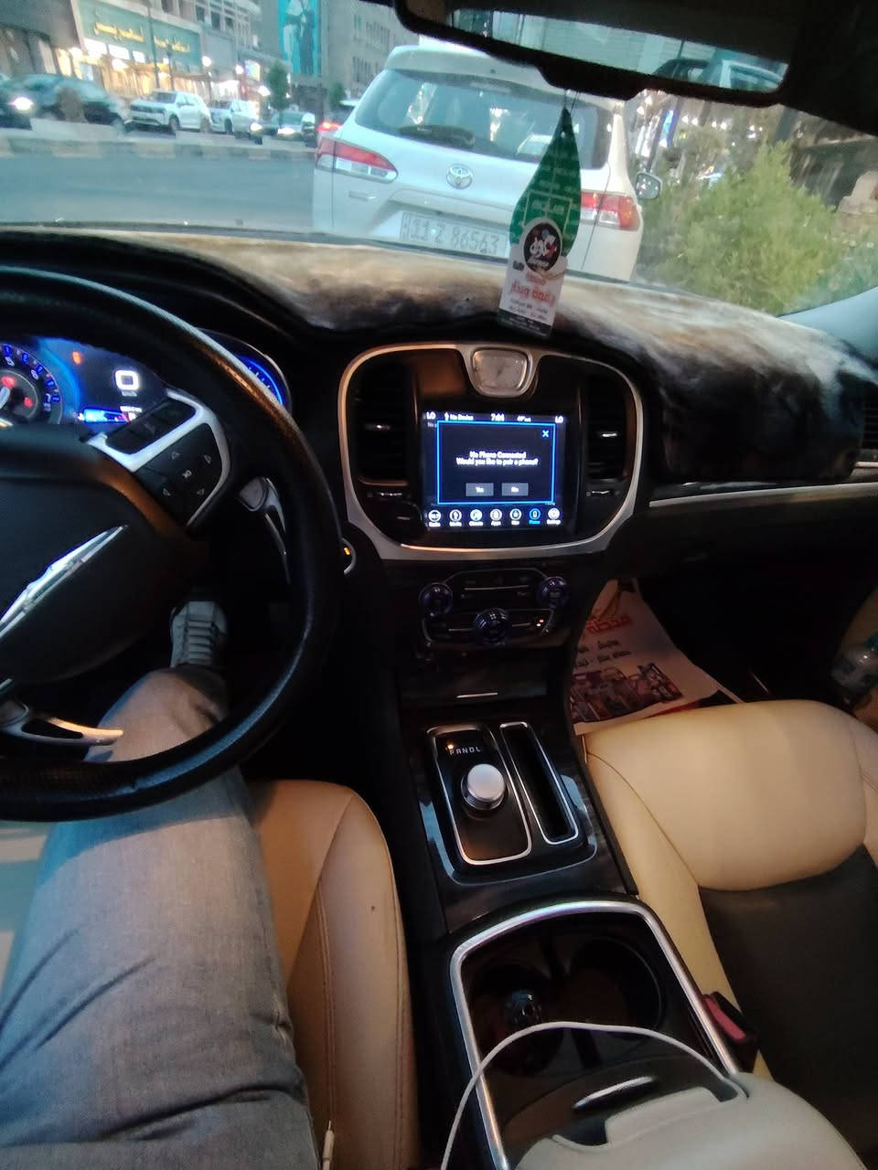السلام عليكم
اوباما  كرايسلر 300 C كندي 
موديل 19 فتحه بالسقف 
مطرزه نيكل بس مغلف أسود

سياره خير من الله
 كير ومكينه ماملعوب بيهم ابد

ماشيه 92 الف كيلو
كنديه كلين
 بيها بارد صار بلعراق بكل قطعه عل كد ٤ أصابع 
بدون لغد ولا شواصي 

السعر 240$
  

***********
*********** 
بغداد المنصور
