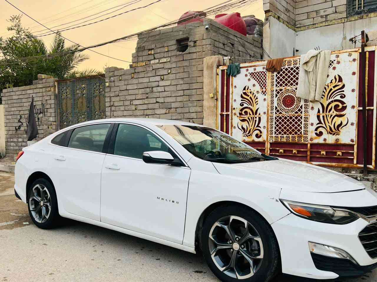سلام عليكم  عندي ماليبو موديل 20 معوقين  صارت حره    لسياره بيه جامبغ وبنيد امبدل بدون دواخل ولباقي كفاله لسياره تبريد وصدر ورادير مي وتخم تاير كله قبل شهر بدلته وباتريك جديد  هم بدلته مكينه وكير 2023 بل كارتون لسياره مامتعوبه فول مواصفات ماعده لفتحه  راعيه موجود بل ديوانيه وصديقي رقمه قادسيه لحداديه لخلفيه 50 بل ميه  يرادله ترتيب  لسياره سعره 95 وبيه مجال للشراي *********** بي واتساب مكان لسياره لبصره قضاء القرنه  ملاحضه باب لسايق بي خسفه ومرجعيه عل بارد
