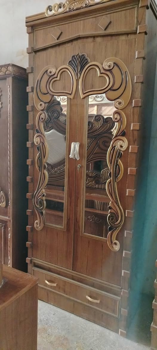 غرفة نوم ٧ باب صاج داخل وخارج نظافة فول خشب عراقي السعر ٨٧٥ الف بعقوبة كاطون شارع أبو رباح مجاور اسواق ابو سعد مزاد ابو كرار الغريباوي ***********
