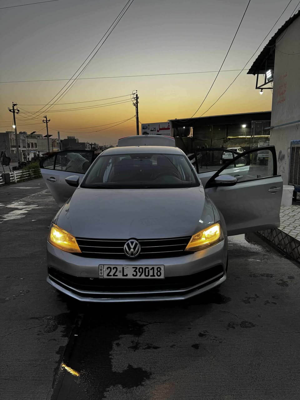 Jetta 2015 فرۆشتنی خێرا
گێر ومەکینە و تەبرید بڕاوە وەرگەران و شان و سەقفی بە شەرت مەکینە 20 بێ تۆربۆ مەرغوب پێشو پشتی کەپسە (٥پارچە سبوخ )بێ ژورێ بە ناوی خۆمانە (300$) غەرامە پاش مەحامەلە دەگەرێتەوە  
هەرزانترین نرخ 84$ مەجالێکی کەم 
رەقەمی خاوەنی (***********)(***********) أربيل, العراق

