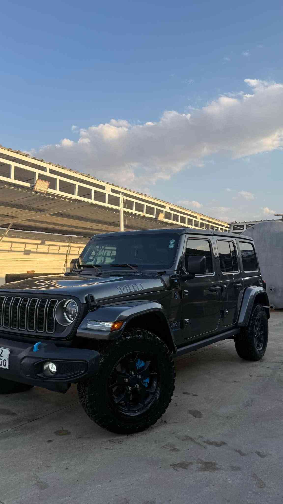 jeep rangler hybrid
مۆدیل ٢٠٢٣
٥٦ هەزار رۆیشتییە
رەسمی سۆنەرم دانایە
٤ پستنی هایبرێد 
سەعری ٢٥٠ و مەجال
ژمارەی موبایل *********** أربيل, العراق
