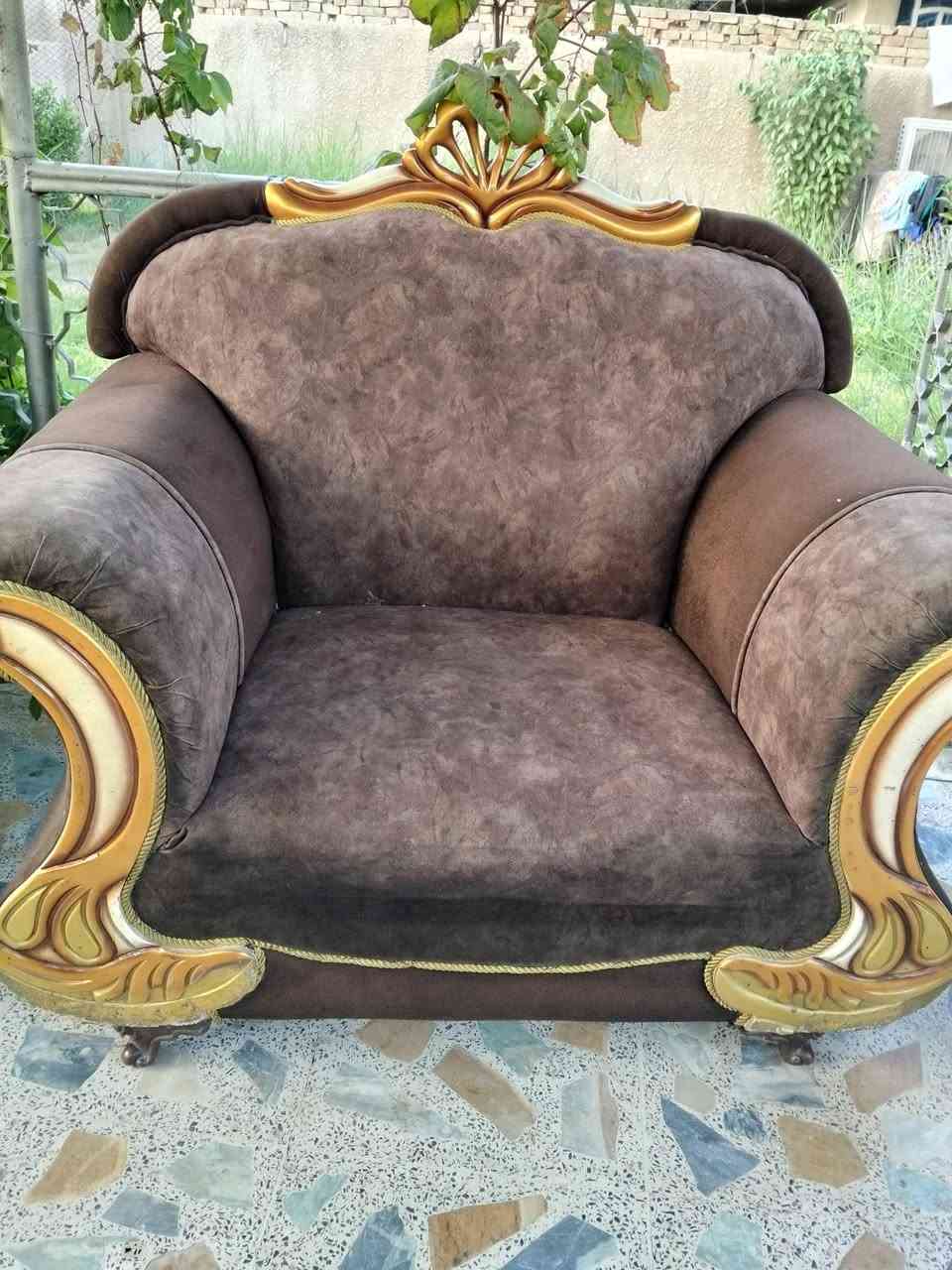 2كراسي +قنفه
بغداد ***********
